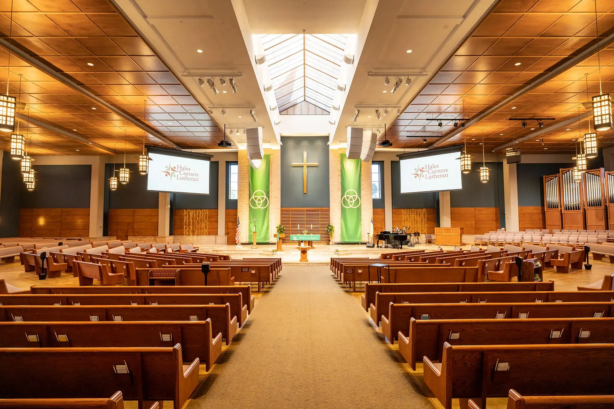 Hales Corners Lutheran Church Milwaukee Audiovisual Installation -1